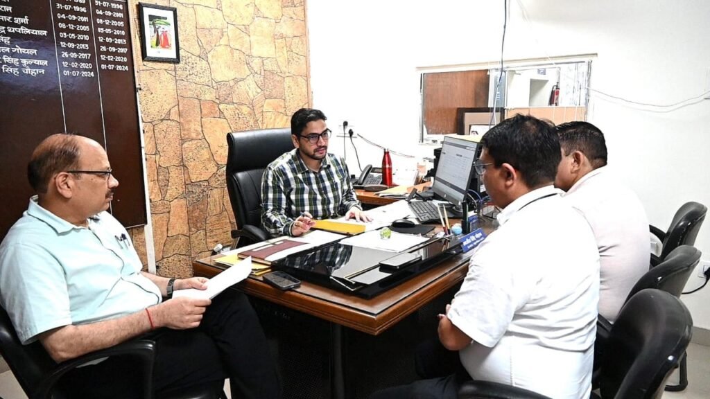 देहरादून के 1090 पोलिंग बूथों के लिए बनी 1208 पोलिंग पार्टियां देहरादून के 1090 पोलिंग बूथों के लिए बनी 1208 पोलिंग पार्टियां