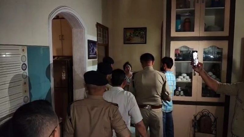 हरिद्वार में दिनदहाड़े बड़ी वारदात होटल कारोबारी के घर डकैती, कांग्रेस ने उठाये कानून व्यवस्था पर सवाल हरिद्वार में दिनदहाड़े बड़ी वारदात