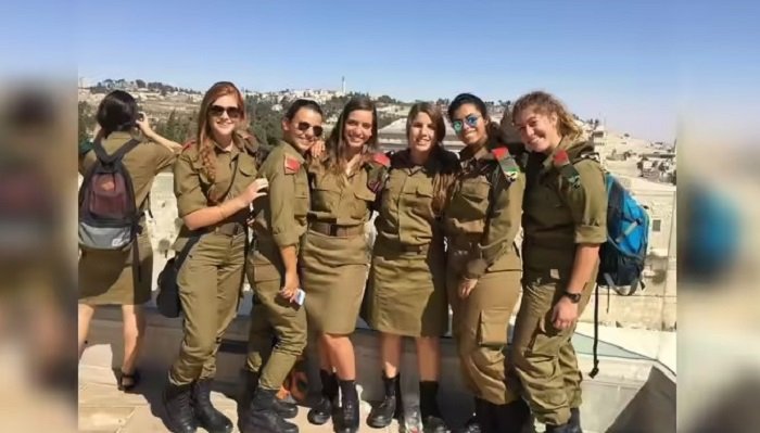 क्यों इजराइल की खूबसूरत लड़कियां बनती हैं सैनिक इजराइल की खूबसूरत लड़कियां