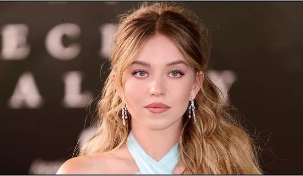 बॉलीवुड में डेब्यू के लिए सिडनी स्वीनी को मिल रहे 530 करोड़ रुपये Sydney Sweeney is getting Rs 530 crore for her Bollywood debut.