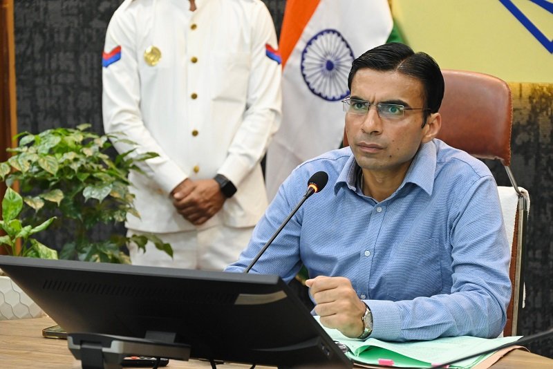 Construction negligence : निर्माण कार्यों में लापरवाही बरती तो होगी कार्रवाई : DM बसंल Construction negligence