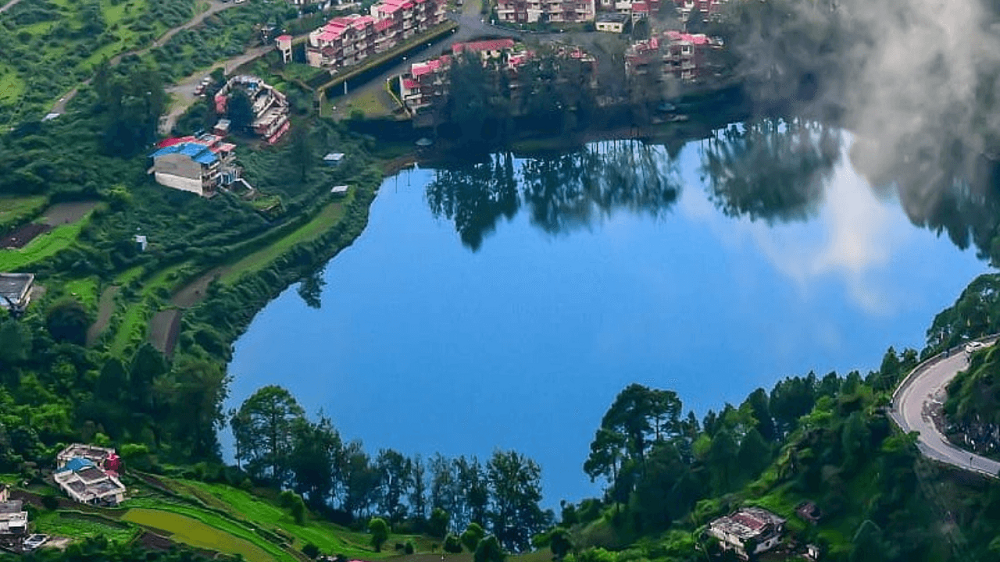 Khurpatal Lake Nainital: खुर्पाताल झील, बदलती है अपना रंग Khurpatal Lake Nainital