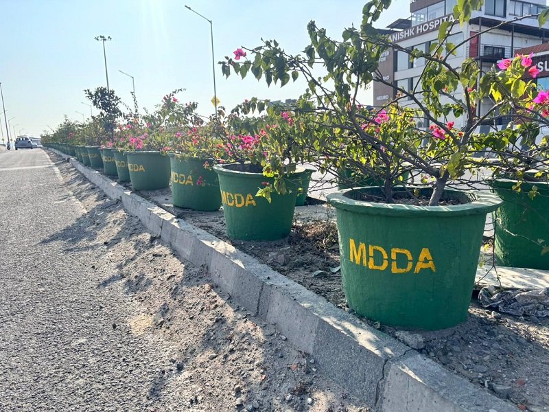 Road Development  : शहर के मुख्य मार्गों को नया रूप देने में जुटा एमडीडीए Road Development (MDDA)