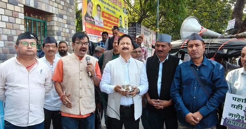 Uttarakhand News : कांग्रेस का धामी सरकार पर हमला : करन माहरा बोले- वोट चोर, पेपर चोर के बाद अब सेब चोर सरकार Uttarakhand News