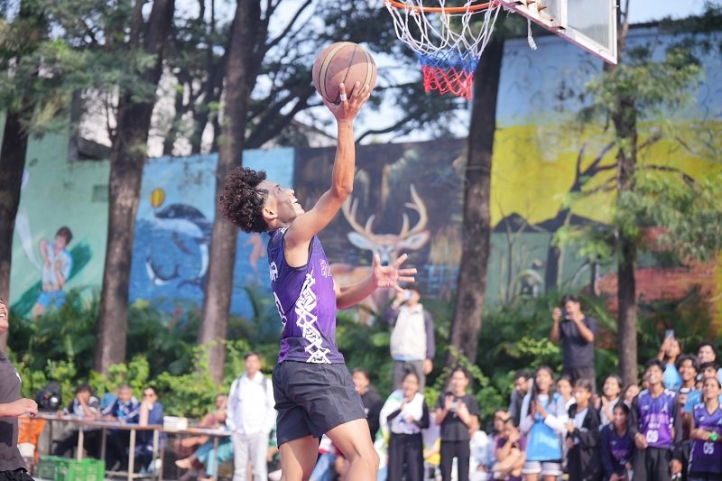 तीसरे दिन बास्केटबॉल और क्रिकेट में जबरदस्त मुकाबला On the third day, there was a fierce competition between basketball and cricket.