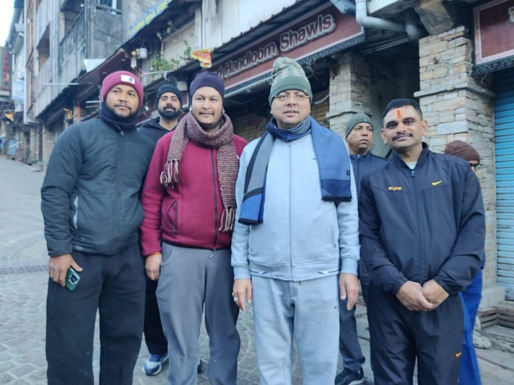 CM Dhami Nainital : मुख्यमंत्री धामी ने नैनीताल में मॉर्निंग वॉक के दौरान जनता से की मुलाकात, नैना देवी मंदिर सौंदर्यीकरण कार्यों का किया निरीक्षण CM Dhami Nainital