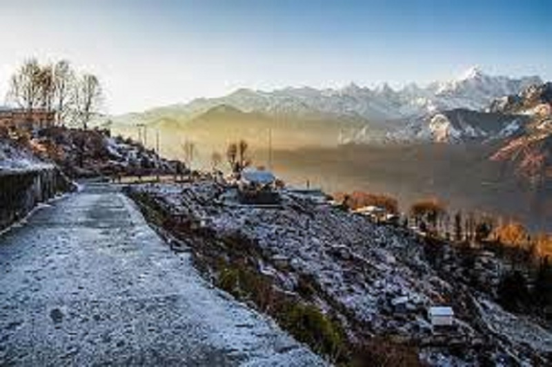 UttarakhandSnowfall : प्रदेश में ठंडी हवा और कोहरे की दस्तक UttarakhandSnowfall