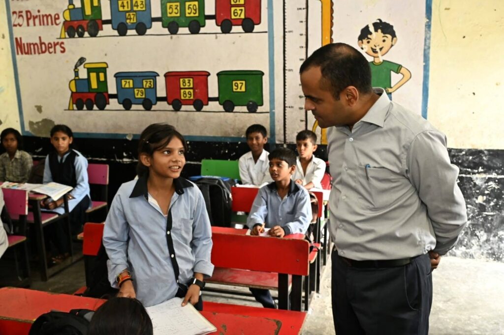 HaridwarDM : नल की टोटी से खाने की क्वालिटी पर डीएम का रियलिटी चेक HaridwarDM