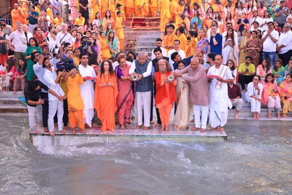 ParmarthNiketan : पूर्व उपराष्ट्रपति जगदीप धनखड़ पहुंचे परमार्थ ParmarthNiketan