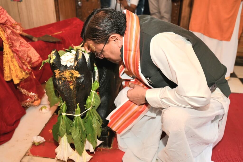 KashiVishwanath : बाबा विश्वनाथ से प्रधानमंत्री मोदी के स्वस्थ एवं दीर्घायु जीवन की कामना KashiVishwanath