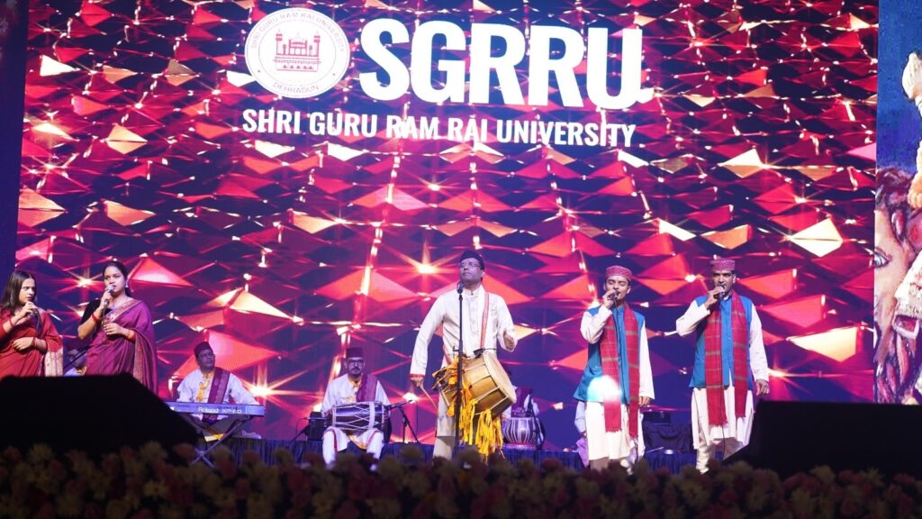 SGRRUniversity : डांडिया और गरबा के रंग में डूबा एसजीआरआरयू SGRRUniversity